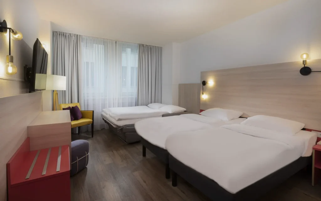 ‘s Hotel Berlin – Alexanderplatz_Quad Room_005