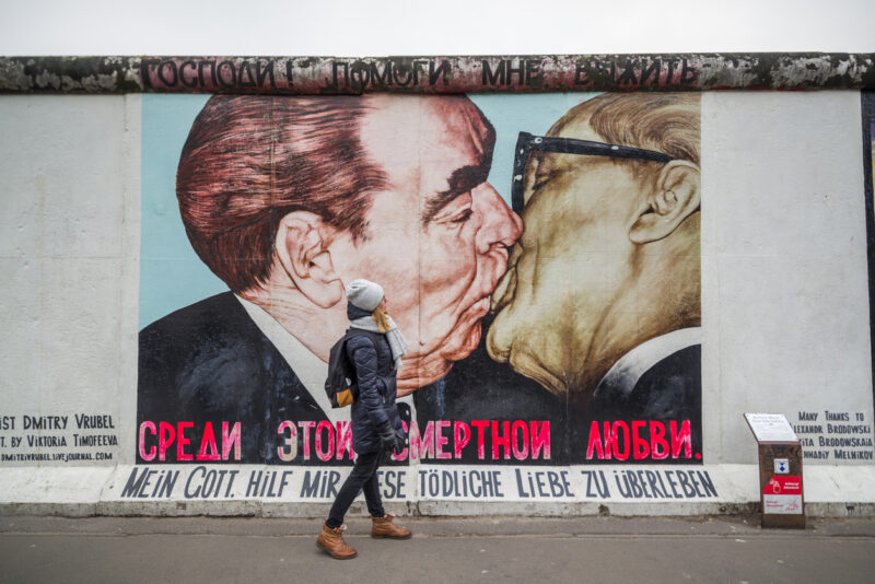 Kiss at East Side Gallery