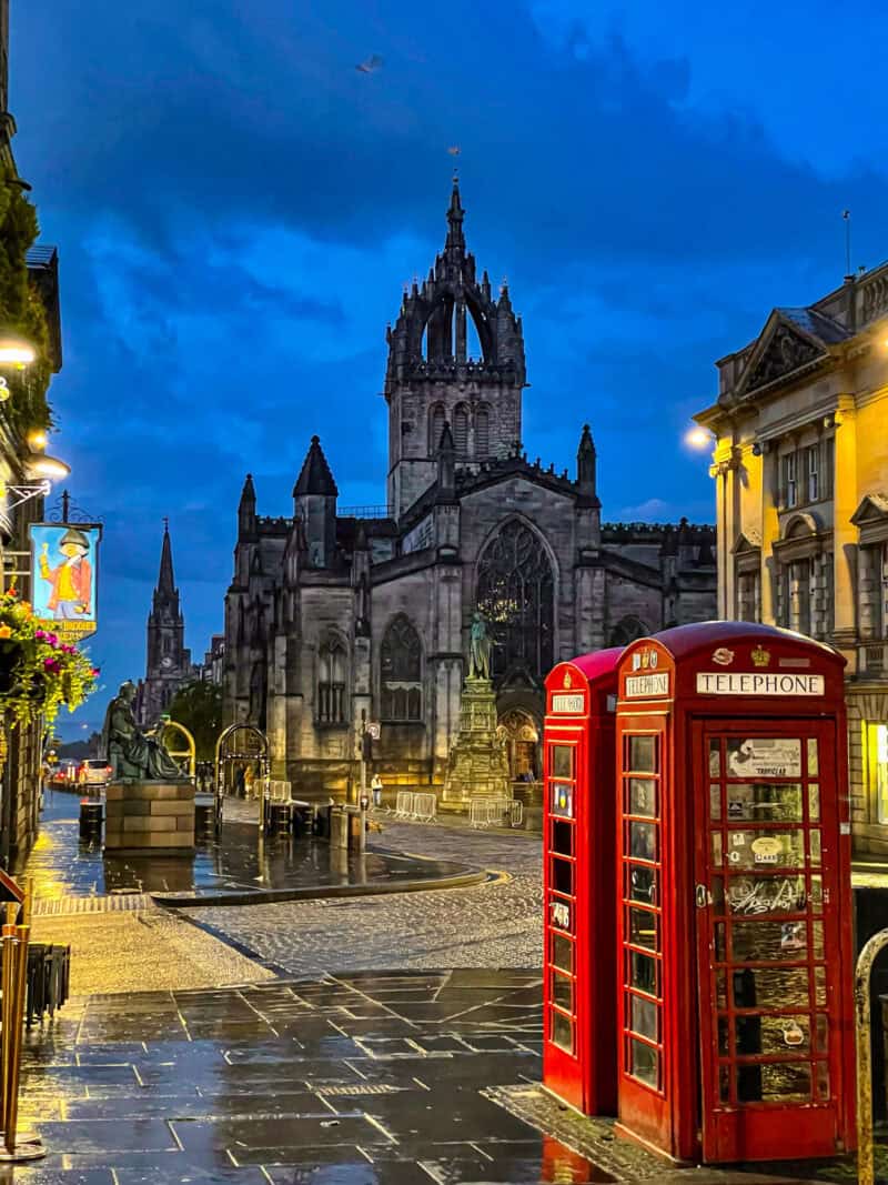 Vintage red phone kiosks in front of majestic St Giles Cathedral on High Street