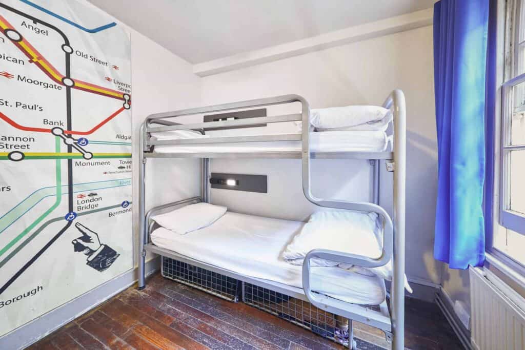Private 4 Bed Room for Groups at Sh Christopher’s London Bridge – The Inn
