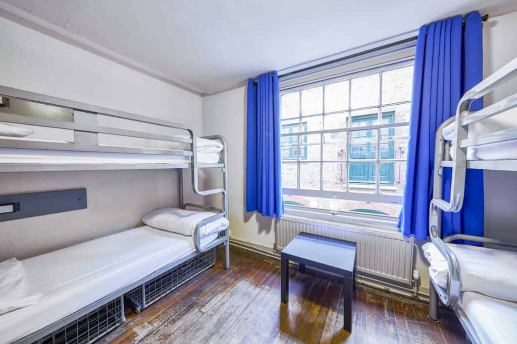 Private 4 Bed Room for Groups at Sh Christopher’s London Bridge – The Inn