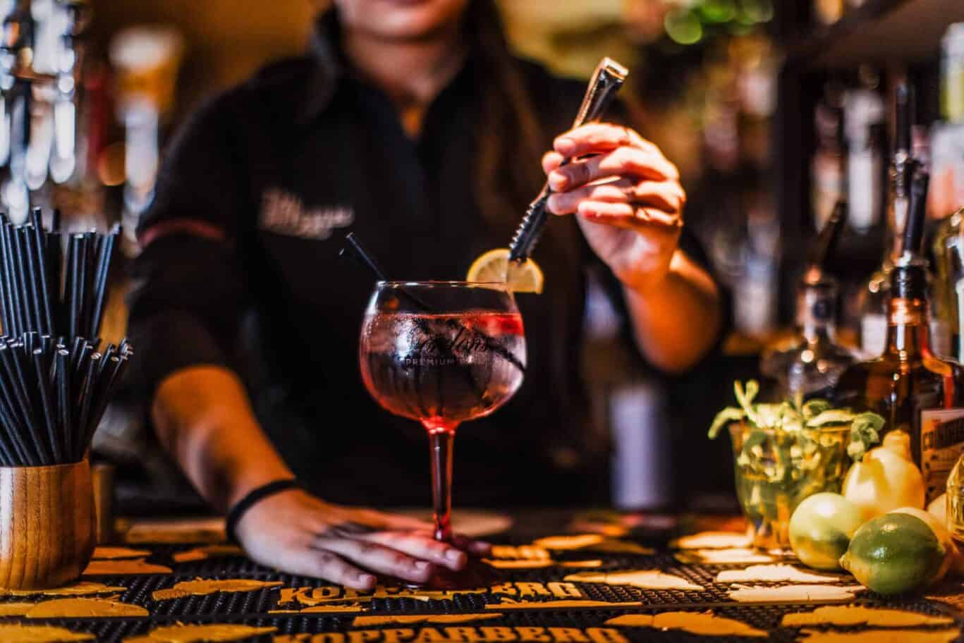 flying-horse-drinks-15