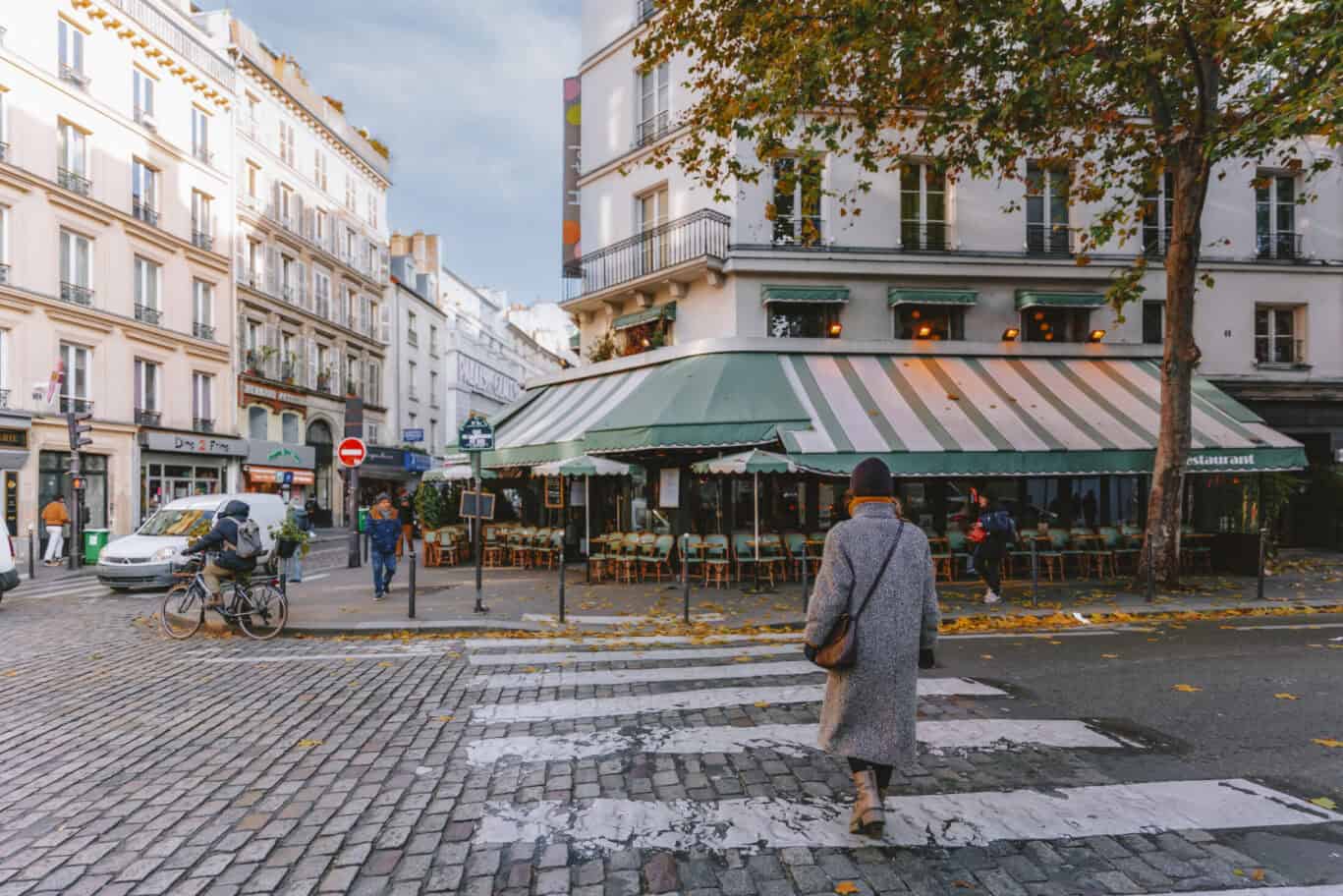 Classic Parisian café on a cobblestone street in central Paris – explore the Louvre, Eiffel Tower and more from your hostel base
